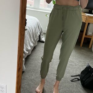 New LuluLemon Joggers size 4